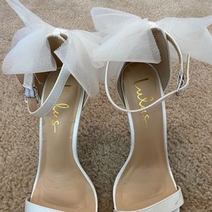 Lulu’s Bridal Bow Heel Size 7.5 White